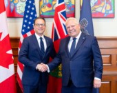 Le premier ministre de l’Ontario, Doug Ford, et le gouverneur de la Pennsylvanie, Josh Shapiro, lors de la signature de l’entente à Queen’s Park. &mdash; Photo : FordNation/Facebook