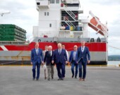 Le premier ministre Doug Ford en compagnie des ministres George Pirie et Greg Rickford lors de son annonce à Thunder Bay. &mdash; Photo : FordNation/Facebook