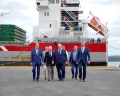 Le premier ministre Doug Ford en compagnie des ministres George Pirie et Greg Rickford lors de son annonce à Thunder Bay. &mdash; Photo : FordNation/Facebook