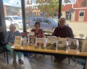 L’auteur et historien Ernie Bies, originaire de Hearst et profondément attaché à ses racines, a publié un nouveau livre intitulé Pioneer Trails : Surveying the National Railway Line in Northern Ontario – A Memoir by J.S. Nelles.  &mdash; Photo : Ndery Dione