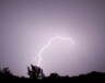 Un impact de foudre a causé des dommages catastrophiques aux infrastructures électriques de Hearst Power situées sur la rue Gilles ce jour-là, vers 23 h. Cette situation a entraîné une panne de courant prolongée pour les clients alimentés par cette section du réseau de distribution. &mdash; Photo : Mark Irish/Pexels
