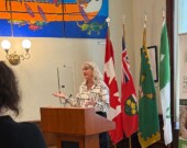 La porte-parole de l’opposition en matière d’affaires francophones, Lucille Collard, demande au gouvernement ontarien de mieux consulter les intervenants de première ligne face à la crise des dépendances. &mdash; Photo : Lucille Collard/Facebook