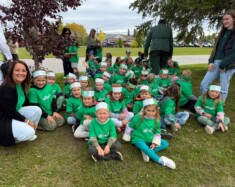 Légende : Belle participation des élèves de l’école Passeport Jeunesse à la Journée des Franco-Ontariens et Franco-Ontariennes &mdash; Photo : Ndery Dione