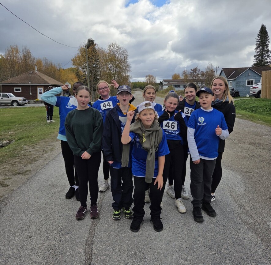 Les membres de l’équipe de course de l’École St-Joseph &mdash; Photo de courtoisie