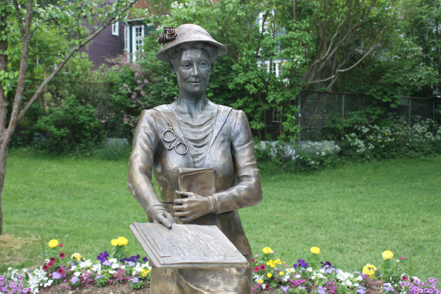 La statue d'Armine Nutting Gosling maintenant au Parc Bannerman à St. John's.  