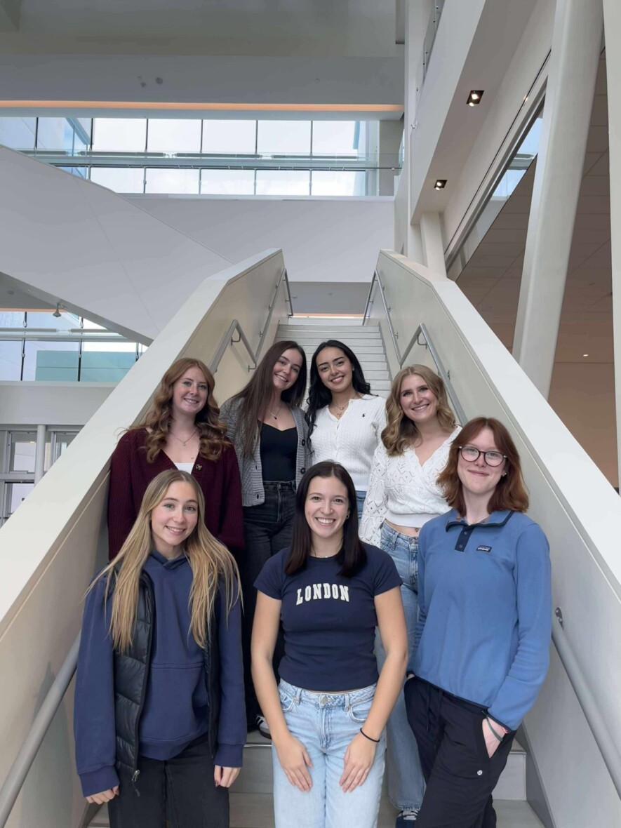 Le nouveau comité exécutif du LCF. En premier rang, de gauche à droite: Ava Finch, Katherine Barrett, Kenza Kammoun, Raine Clarke. En deuxième rang, de gauche à droite: Sophie Crummey, Deidra Snook, Emma Douglas. Absente de la photo: Abby Murphy et Claire Fancey. — Courtoisie
