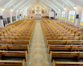L'intérieur de l'église St-Jacques à Hanmer — Photo : Archives