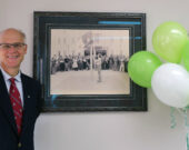 Les créateurs du drapeau franco-ontarien honorés à l’USudbury &mdash; Photo : Fournie par l'Université de Sudbury