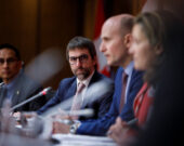 Selon le ministre du Patrimoine canadien, Steven Guilbeault, la grande diversité des acteurs assujettis à la Loi joue contre l’imposition de quotas de production francophone. &mdash; Crédit : Alex Tétreault