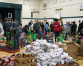 Ce genre de rassemblement étant impossible cette année, les Richelieu Patriotes ont dû repenser la façon de préparer leurs paniers de Noël. &mdash; Photo : Archives