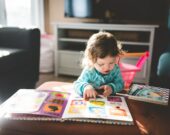 FrancoFUN vise à conscientiser les professionnels de la petite enfance à leur rôle de «passeurs culturels». &mdash; Photo : Stephen Andrews – Unsplash