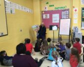 Rhéal Allain, enseignant à la maternelle à l’école Soleil Levant, témoigne : «Cet automne, les tâches quotidiennes qui ont été ajoutées à l’école ont pesé et ont ajouté encore une couche de fatigue. Juste avant les vacances de Noël, un pic jamais vu d’épuisement s’est fait ressentir». &mdash; Photo : Courtoisie école Soleil Levant