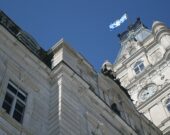  C’est dans l’anticipation que le ministre du Québec responsable de la langue française, Simon Jolin-Barrette, a déposé jeudi devant l’Assemblée nationale du Québec le projet de loi 96, qui vise à renforcer la Charte de la langue française. &mdash; Crédit : Marc Lautenbacher – Wikimedia Commons