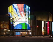 Le Centre national de Arts a projeté des images créées par l'artiste Métis Christi Belcourt lors de la Journée nationale des peuples autochtones en 2018. &mdash; Photo : Shutterstock Paul McKinnon