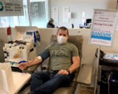 Dan Gauthier lors de l’un de ses dons de plasma &mdash; Photo : Courtoisie