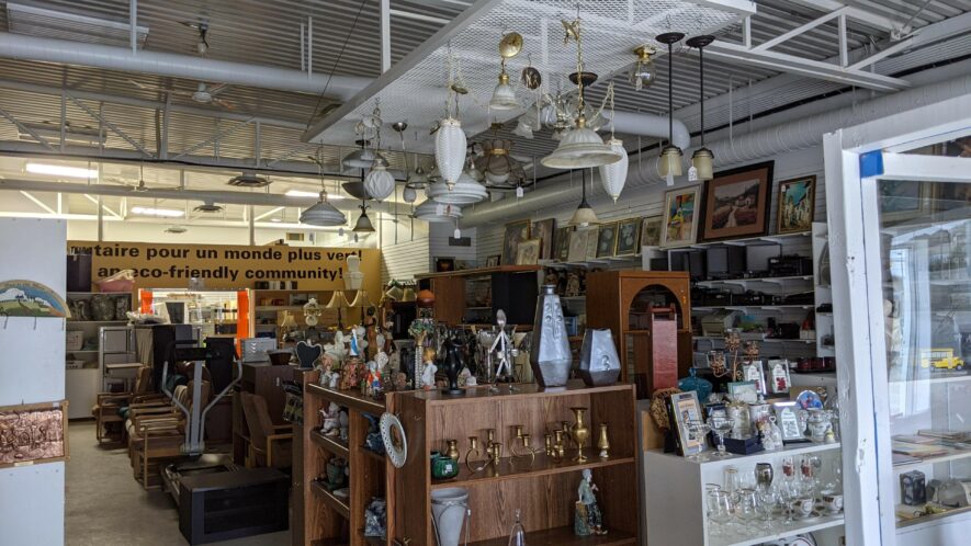 Les articles accumulés chez Spin Vert de Kapuskasing   — Photos : Courtoisie