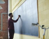 Par le biais d’un sondage ouvert en janvier dernier, le Consortium de formation des enseignants en FLS travaille à identifier les lacunes dans la formation des enseignants. &mdash; Fauxels – Pexels