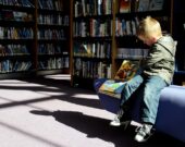 Dans l’ensemble des dix provinces canadiennes, les élèves des systèmes scolaires de langue majoritaire affichent de meilleurs résultats en lecture que ceux des écoles francophones en situation minoritaire. &mdash; Crédit : PublicDomainPictures – Pixabay