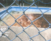 La piscine du parc à roulottes de Cache Bay &mdash; Photo : Incluses dans l'ordre du jour public