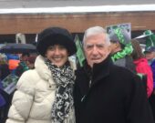 Josée Forest-Niesing aux côtés de son père, Normand Forest, en décembre 2018, lors des manifestations contre les compressions dans la francophonie du gouvernement de Doug Ford en Ontario. &mdash; Crédit : Archives Le Voyageur