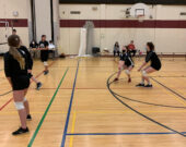 Match entre les Huskies de Château-Jeunesse et l’école Geraldton Composite High &mdash; Photo : Courtoisie ÉS Château-Jeunesse