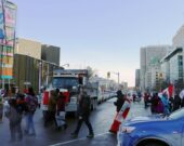 Manifestants, le samedi 29 janvier 2022, dans les rues d’Ottawa. &mdash; Photo : Inès Lombardo – Francopresse