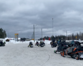 28 décembre 2019 : comme à l’habitude, il y avait foule chez Smoothy’s à Smooth Rock Falls. Les salles à manger étant fermées, toute cette activité n’a pas lieu en ce moment. &mdash; Photo : Andréanne Joly