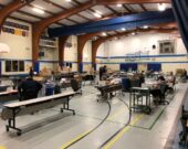 Des membres du personnel du CSC Nouvelon qui préparent les boites de tests de dépistage. &mdash; Photos : Courtoisie Paul de la Riva