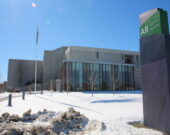 Le pavillon Alphonse-Raymond de l'Université Laurentienne. &mdash; Photo : Julien Cayouette