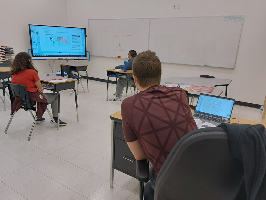 Quelle joie de pouvoir apprendre dans un endroit spécialement conçu pour les élèves du secondaire! — Photo : Courtoisie
