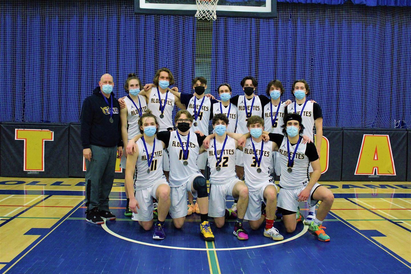 Deux médailles d’argent pour des équipes masculines de basketball Le