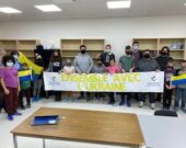 Les élèves et l’équipe de l’ÉPQV se préparent à appuyer les Ukrainiens &mdash; Photo : Courtoisie