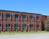 L’École secondaire de la Rivière-des-Français-Édifice &mdash; Photo : Archives