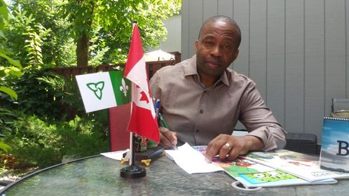 Auteur d’une bonne demi-douzaine de bandes dessinées, Body Ngoy a aussi été l’un des membres fondateurs de la Coalition des Noirs francophones de l’Ontario, avant de fonder, avec sa femme, l’entreprise BoXia. —  Photo : Courtoisie de Body Ngoy