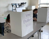 À l’École secondaire publique Écho du Nord de Kapuskasing, les élèves participent activement au Vote étudiant 2022. &mdash; Photo : Courtoisie