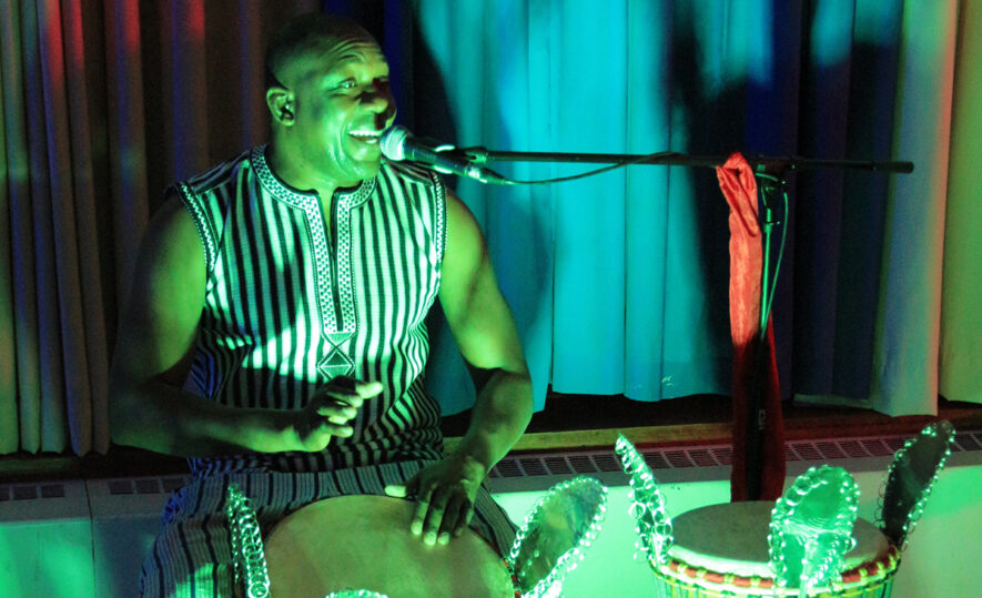 Amadou Kienou fera partie des artistes de la St-Jean des Compagnons — Photo : Archives