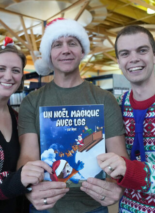 Manon Chabot, Michel Bénac et Jimmy Chabot lors du lancement du livre à Timmins le 12 novembre. — Photo : Courtoisie
