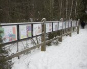 Les nouvelles affiches bilingues du sentier de la lecture de North Bay. &mdash; Photos : Éric Boutilier
