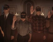 Jeunes initiés prêtant serment à l'Ordre de Jacques-Cartier. (reconstitution) Image tirée du film  &mdash; Photo : Avec la permission de l'Office national du film du Canada, 2022