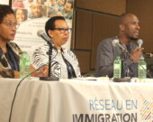 Françoise Magunira, coordinatrice, Services d'établissement et du programme d'accueil Pearson; Jacqueline Muhorakeye, gestionnaire des services d’établissement au Centre des services communautaires Vanier; Moïse Zahoui, coordonnateur des Services en immigration de Communauté francophone accueillante du Grand Sudbury ont parlé des avantages de la collaboration avec d’autres organismes et entreprises.  &mdash; Photo : Julien Cayouette