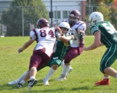 Match entre les Barons d’Algonquin et les Trojans de l’école West Ferris Secondary &mdash; Photo : Éric Boutilier