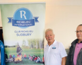 De gauche à droite : Léo Lefebvre, secrétaire du club Richelieu Sudbury; Ronald Gladu, président; Richard Cousineau, président du comité du 75e anniversaire. &mdash; Photo : Venant Nshimyumurwa