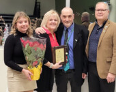 Certains participants à l’assemblée générale annuelle de l’Alliance Franco-Timmins. De gauche à droite : Julia Pickard (membre), Clémence Brière (présidente sortante), Sylvin Lacroix (directeur général) et Paul Ouimette (trésorier). &mdash; Photo : Courtoisie