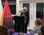 Linda Pharand lors de la soirée de lancement de Plus forte, pour moi. &mdash; Photo : Julien Cayouette