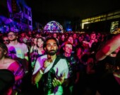 Les participants ont même bravé la pluie pour profiter pleinement du festival.  &mdash; Juan Carlos Echavarria 