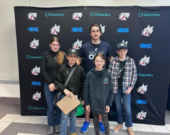 Alex Pharand en compagnie des jeunes journalistes, Joséanne Legault, Sédrick Larocque, Dania Descôteaux et Vincent Bigras.  