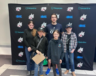 Alex Pharand en compagnie des jeunes journalistes, Joséanne Legault, Sédrick Larocque, Dania Descôteaux et Vincent Bigras.  