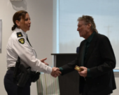 Léo Malette recevant sa distinction. &mdash; Photo : Tribune : la Voix du Nipissing Ouest