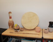 Table de smudging, une pratique anishinaabe, au programme des arts visuels de l’Université Algoma. &mdash; Photo: Isa Michaud