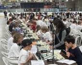 Environ 300 élèves de partout en Ontario se sont rassemblé à Sturgeon Falls pour le 16e Tournoi d’échecs franco-ontarien. &mdash; Photo : Christian Gammon-Roy